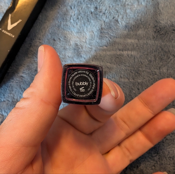 V Kosmetik Liquid Velvet Lipstick in Bubbly 0.21oz 6g - Picture 5 of 6